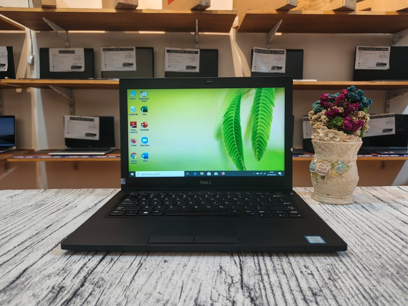 DELL LATITUDE 7290 Intel Core i5-8250U (Ram 8GB / SSD 256GB NVMe) Intel UHD 620 Graphics